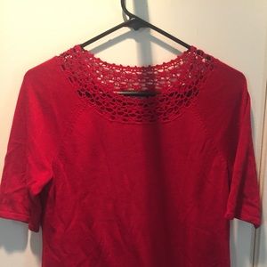 Requirements crop top short sleeves red